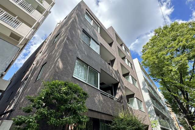 レジェイド上北沢の外観（南西側から）