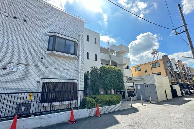 ライオンズマンション上北沢第2の外観（南西側から）