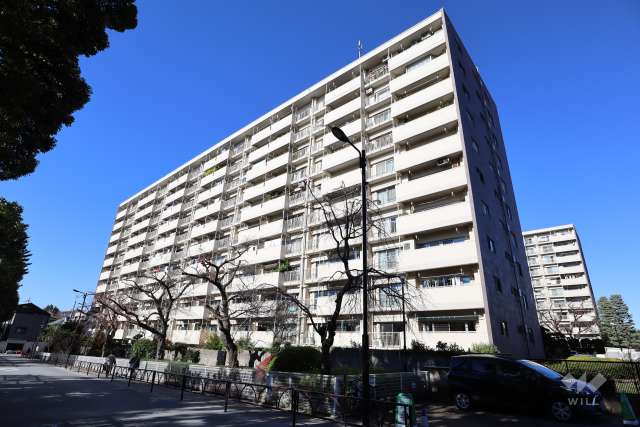 馬事公苑前ハイム1号棟の外観(南東側から)