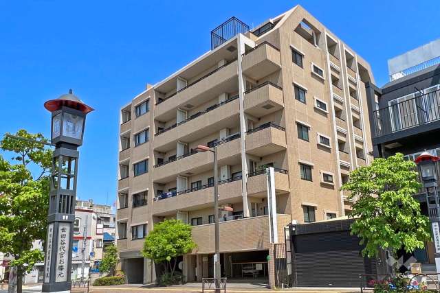 コスモ世田谷の外観（南西側から）