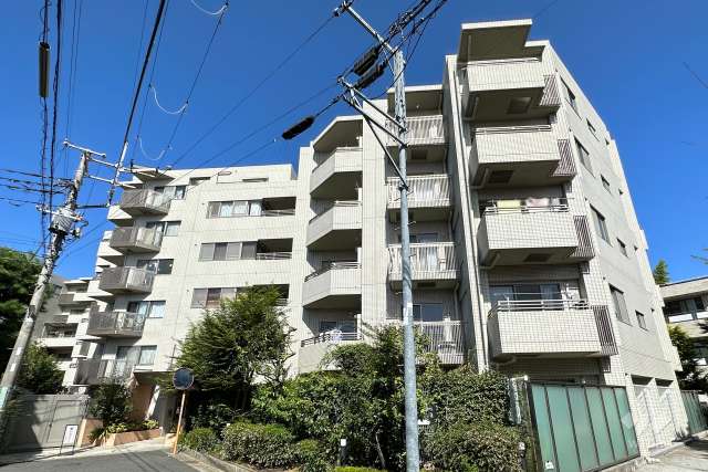 クレッセント千歳船橋の外観（南側から）