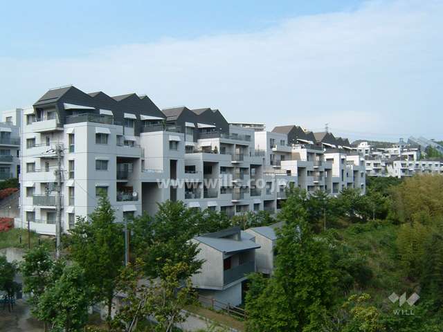 グランドメゾン西宮名塩2番館の外観（南西側から）