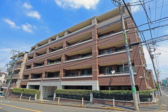 ファミールグラン等々力の外観（南東側から）