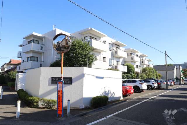 ファミール千歳烏山の外観（北西側から）