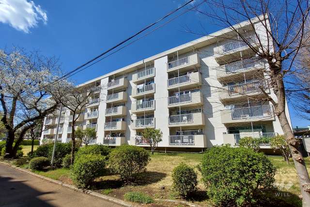 烏山北住宅１５号棟外観(南東側から)