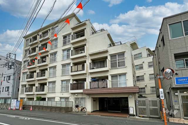 東北沢スカイマンションの外観（北東側から）