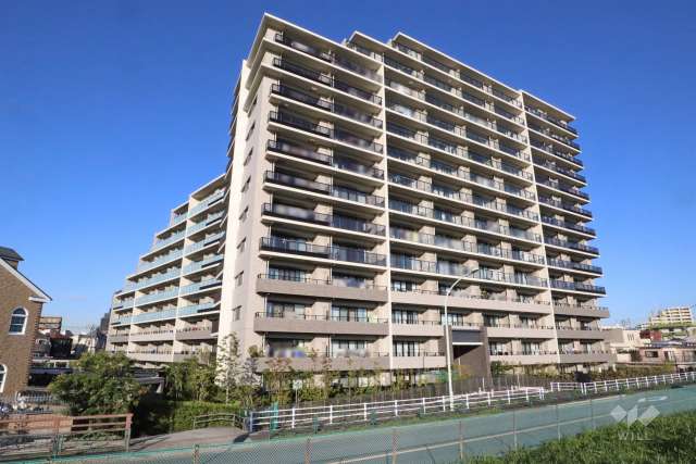 ザ・ガーデンズ大田多摩川の外観(南西側から)