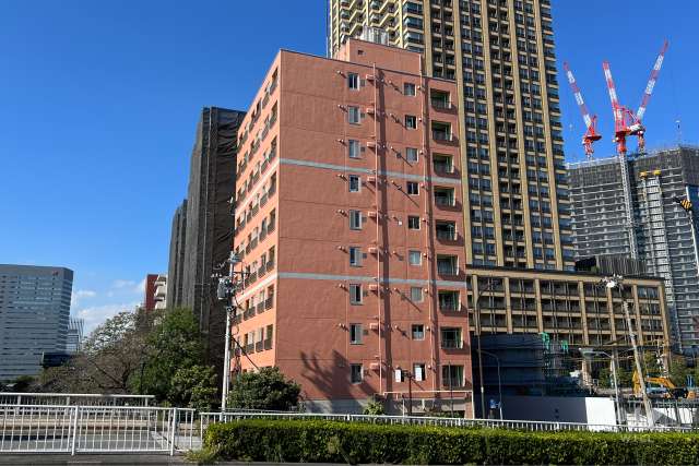 月島マンションの外観（南側から）