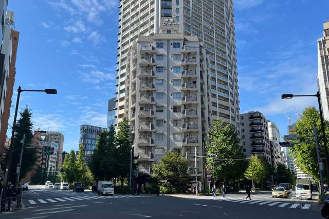 八丁堀東豊エステートの外観（東側から）