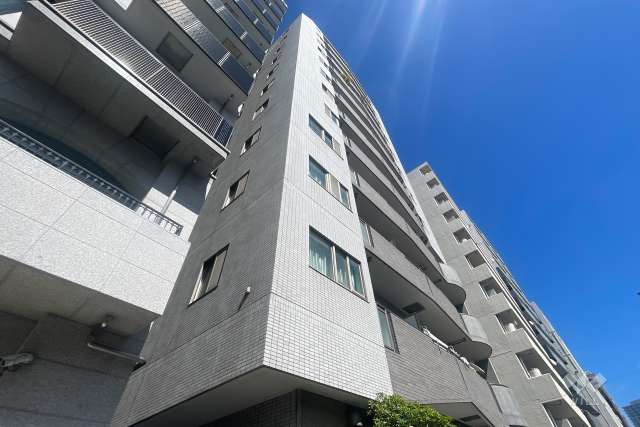 カルムインフォアームズ東京コアの外観（南西側から）