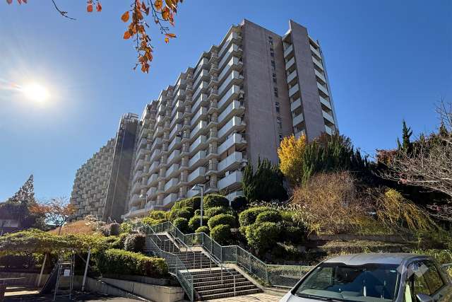 上高田４丁目団地１号棟の外観（北東側から）