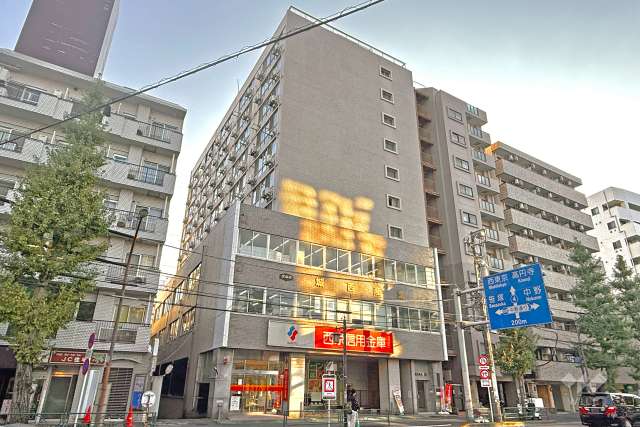 西京城西ビルの外観（北東側から）