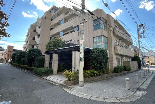 グランシュテル中野坂上の外観（北東側から）