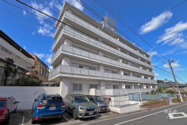 日商岩井弥生町マンションの外観（南東側から）