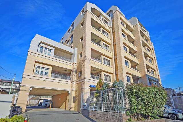 グランシティ練馬春日町２の外観（南西側から）