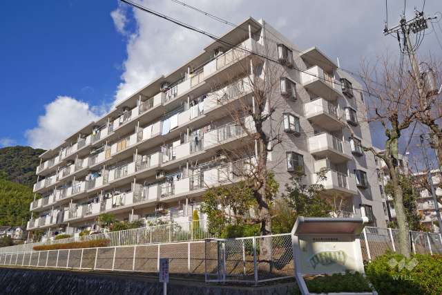 若山台第3住宅8号棟の外観（南東側から）