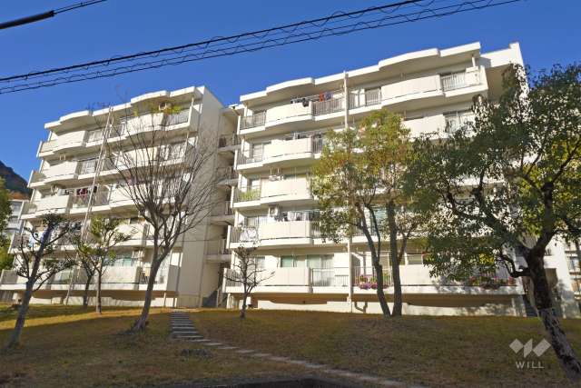 若山台第1住宅32号棟の外観（南東側から）