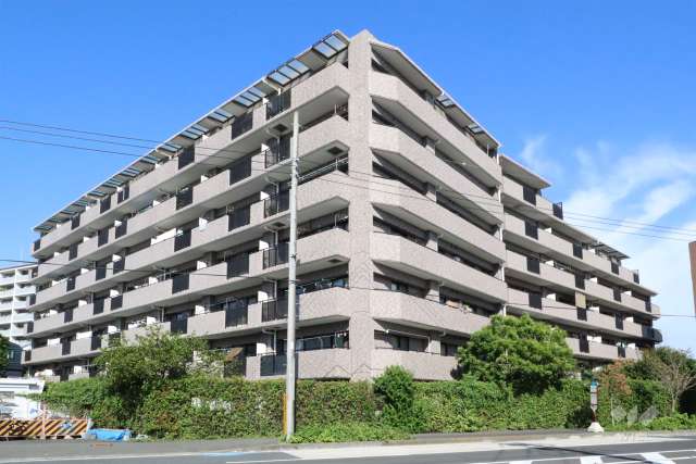 溝の口東パークホームズの外観（南東側から）