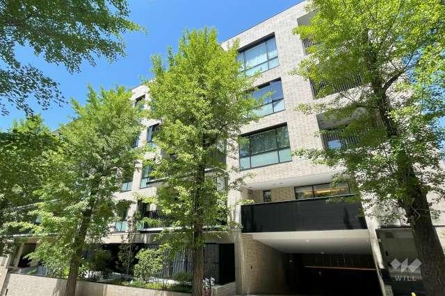 パークレジェイド白金レジデンスの外観（南東側から）