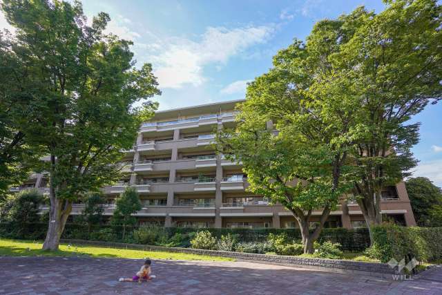 桜上水ガーデンズC棟の外観（南東側から）