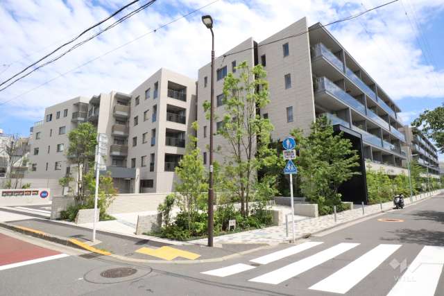 プラウド都立大学の外観(北西側から)