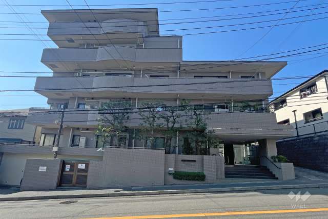 たまプラーザパークホームズの外観（東側から）