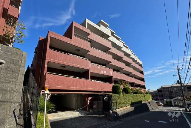 ヒルハイツ宮前平イーストの外観（西側から）