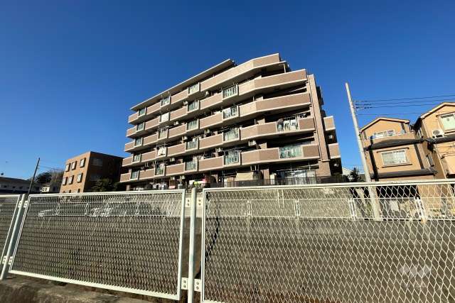 リベラル宮前平の外観（南東側から）