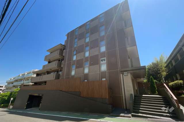 Ｄ'クラディア鷺沼の外観（南西側から）