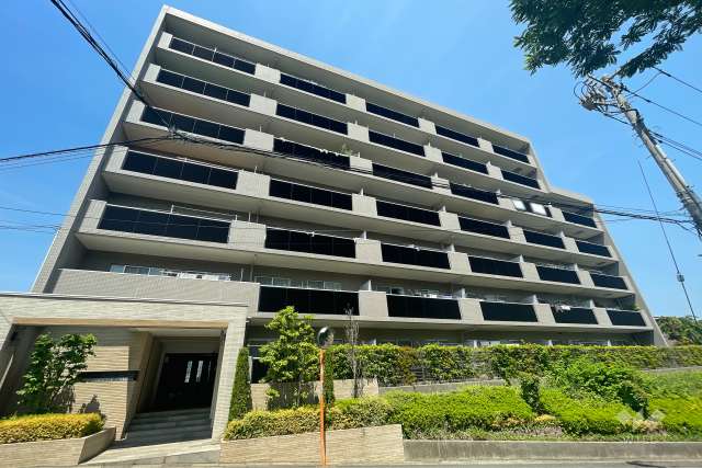 パークヒルズ鷺沼の外観（南側から）