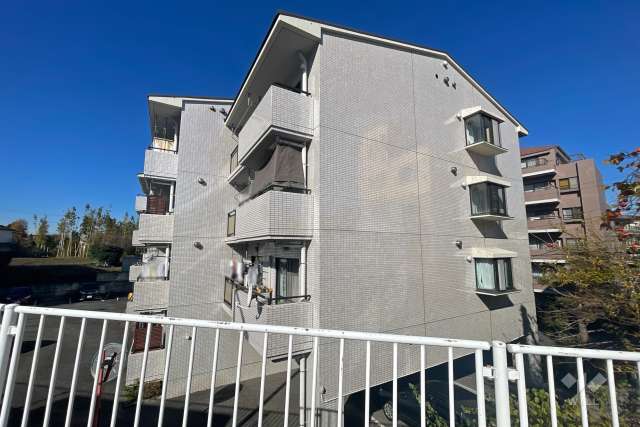 コルネージュ宮前の外観（南東側から）