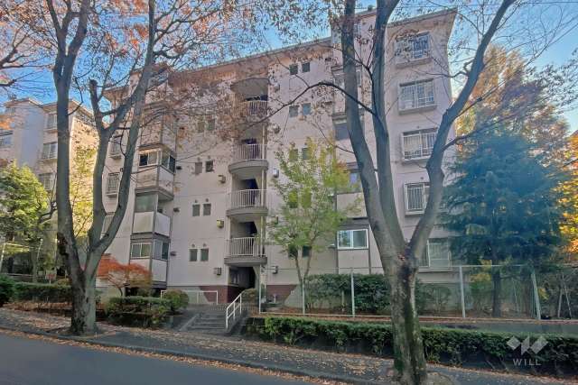 宮前平グリーンハイツ４４号棟の外観（東側から）