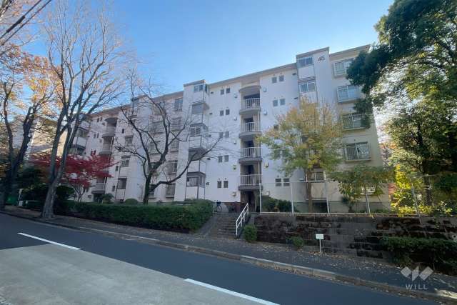 宮前平グリーンハイツ45号棟の外観（西側から）