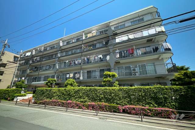 新城コーポラスの外観（南東側から）