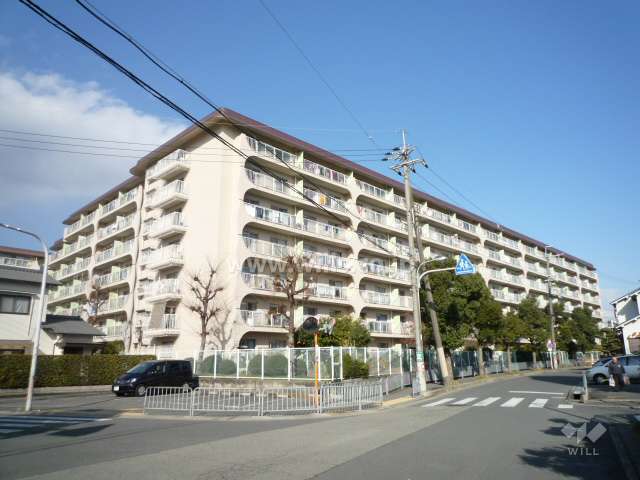 日商岩井箕面ハイツＣ棟の外観（南西側から）
