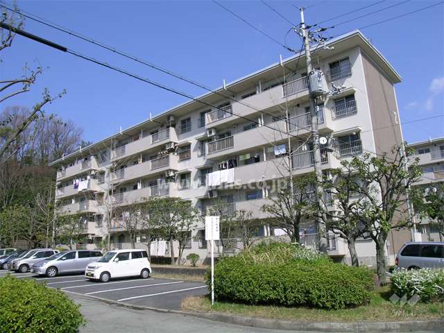 箕面粟生第２住宅2棟の外観（南東側から）