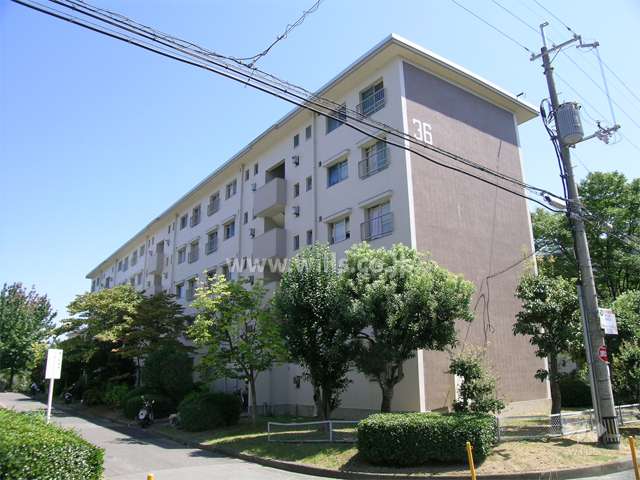 箕面粟生第２住宅36棟の外観（北西側から）