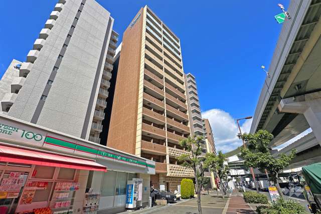 プレサンス阿波座ステーションフロントの外観（南東側から）