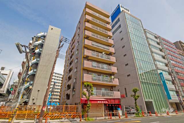 マンションの外観、公園