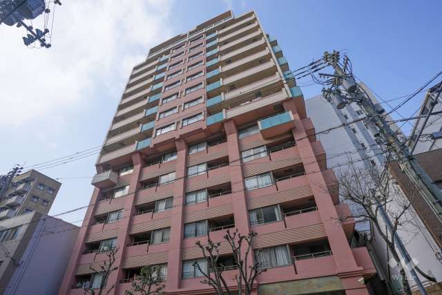 ファミール心斎橋EASTの外観（南東側から）