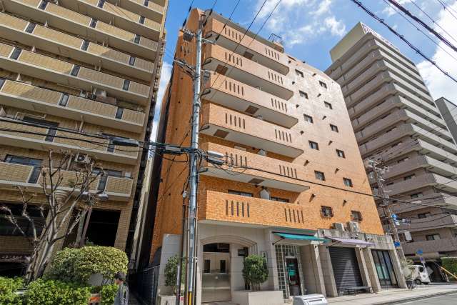 ライオンズマンション御堂筋本町の外観（北西側から）