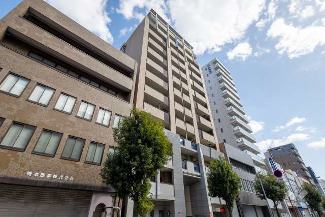 ロイヤル谷町の外観（北西側から）