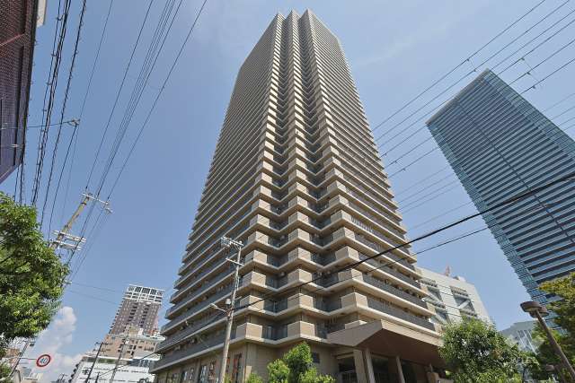 キングマンション堂島川の外観（南西側から）