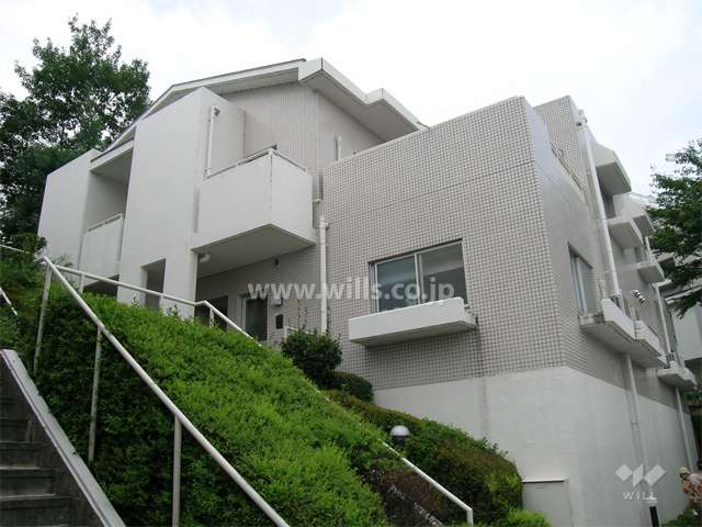 ロイヤルヒルズ箕面Ｄ−２棟の外観