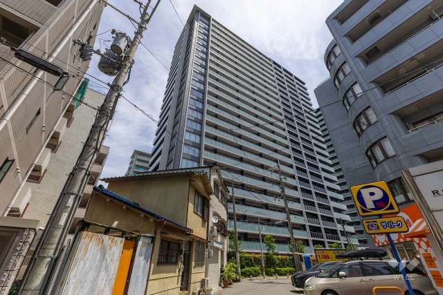 ジオ天六ツインタワーウエストの外観（南西側から）