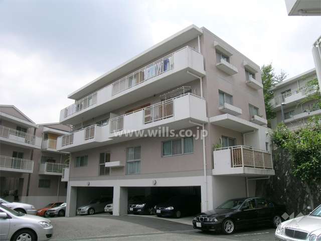 ロイヤルヒルズ箕面Ｉ棟の外観