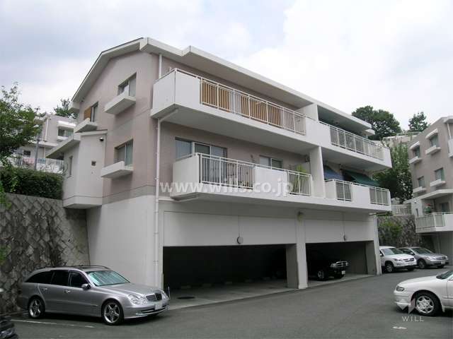 ロイヤルヒルズ箕面Ｊ棟の外観