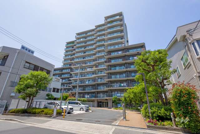 パークプラザ北梅田の外観（南東側から）