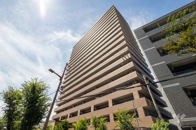 ファミール天神橋グリーンアベニューの外観（南東側から）