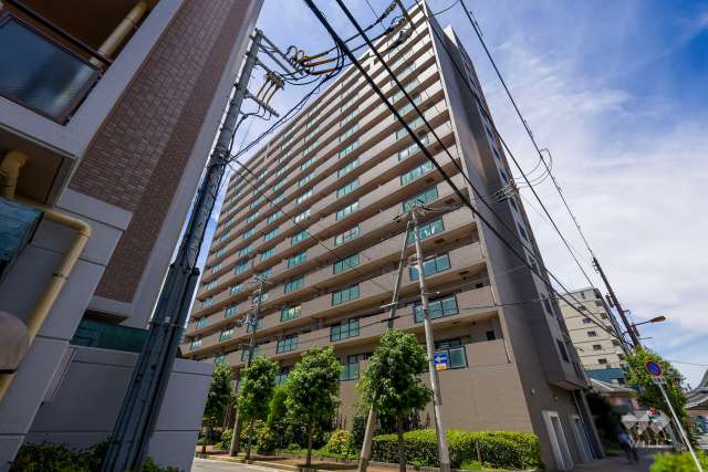 リベールシティ新梅田の外観（南東側から）